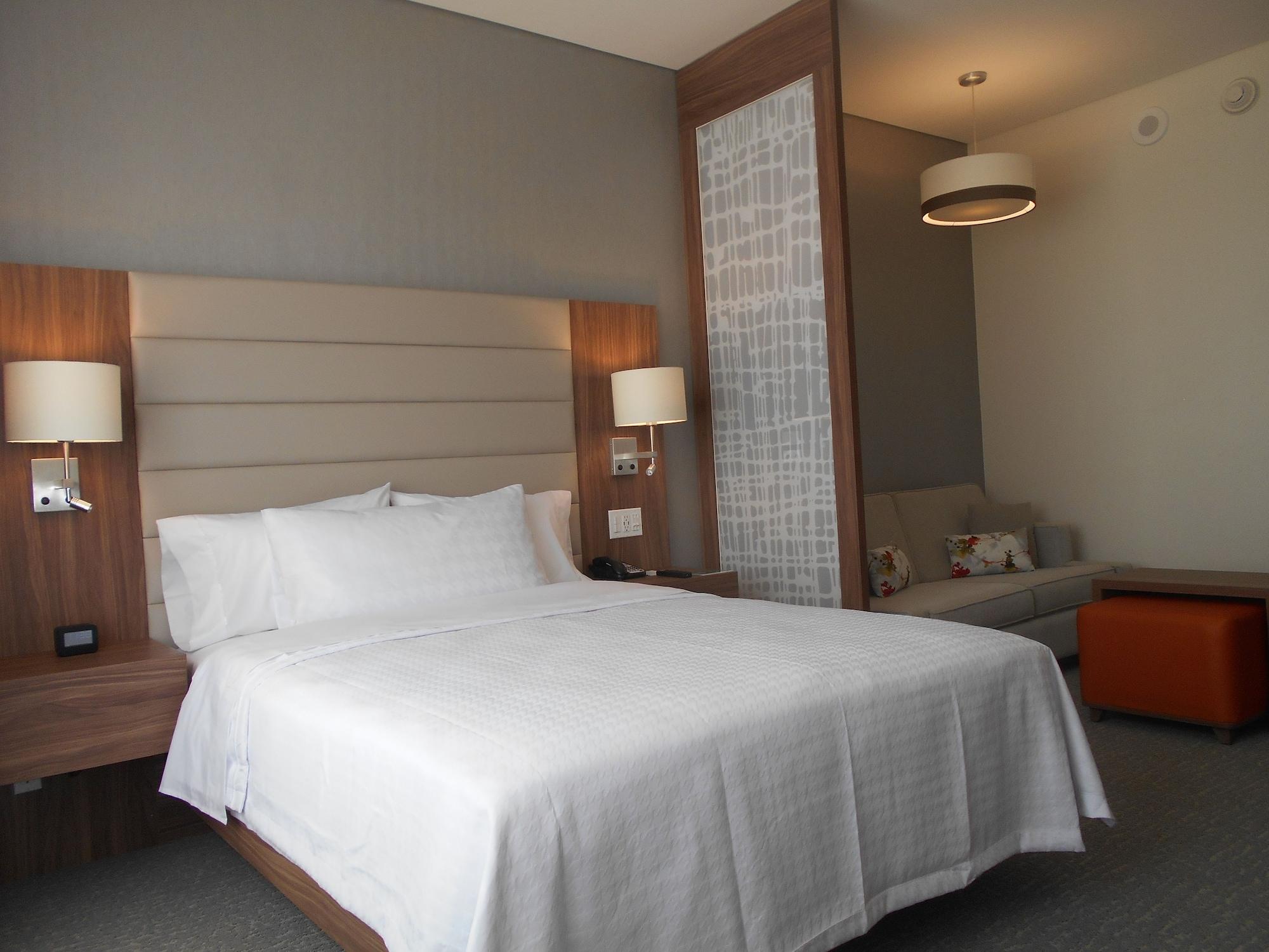 Fiesta Inn Suites Aeropuerto Del Bajio Silao Εξωτερικό φωτογραφία