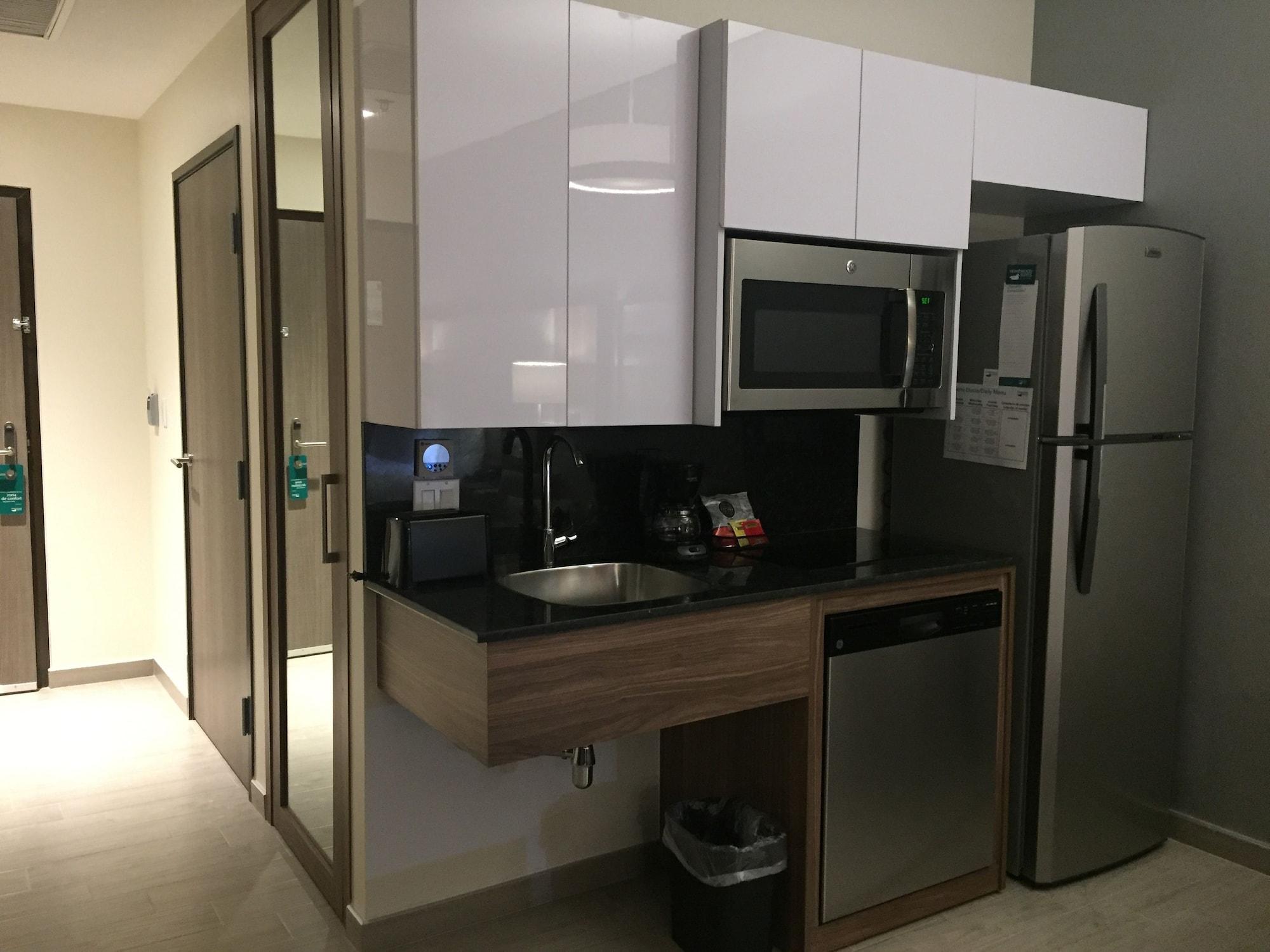 Fiesta Inn Suites Aeropuerto Del Bajio Silao Εξωτερικό φωτογραφία