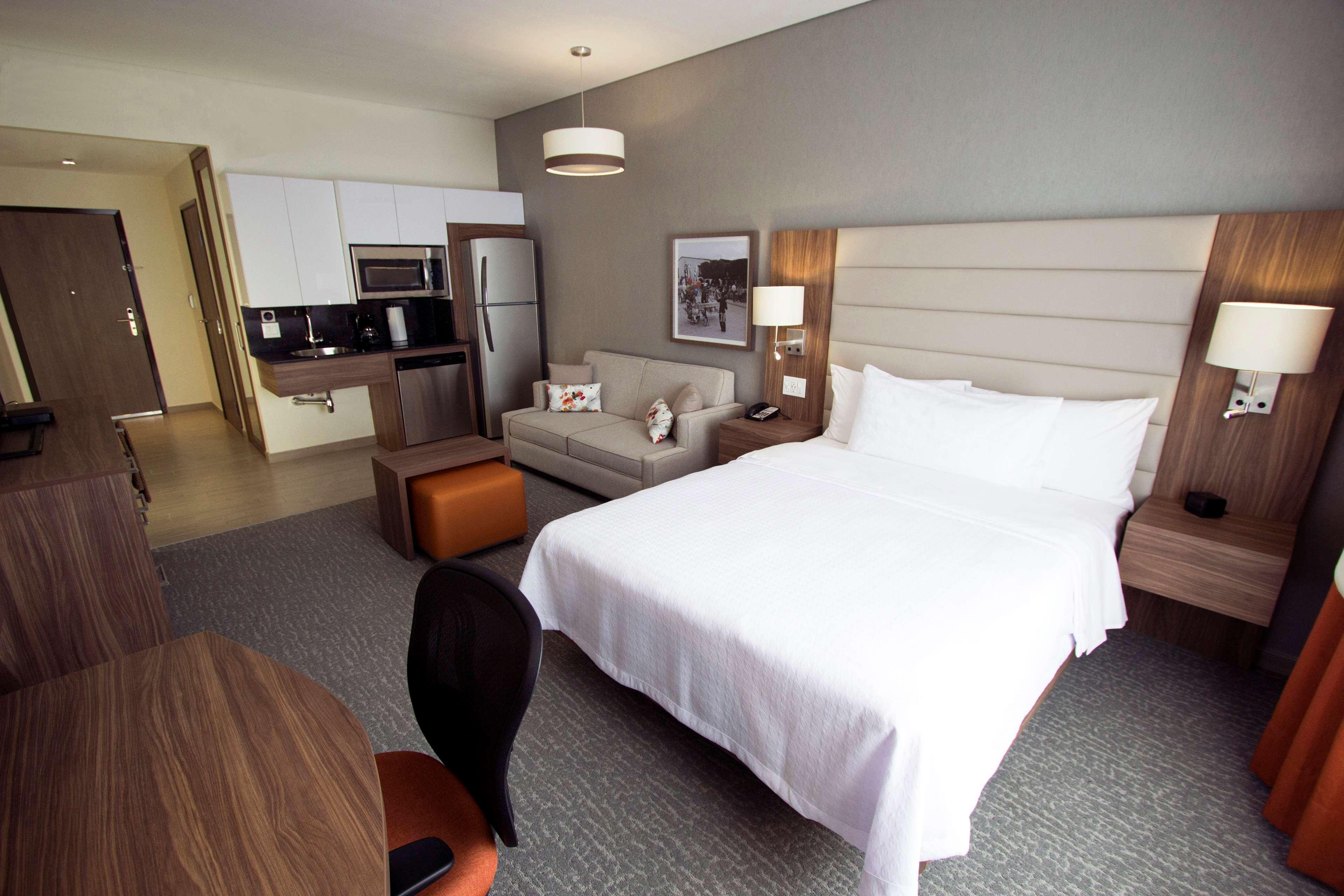 Fiesta Inn Suites Aeropuerto Del Bajio Silao Εξωτερικό φωτογραφία