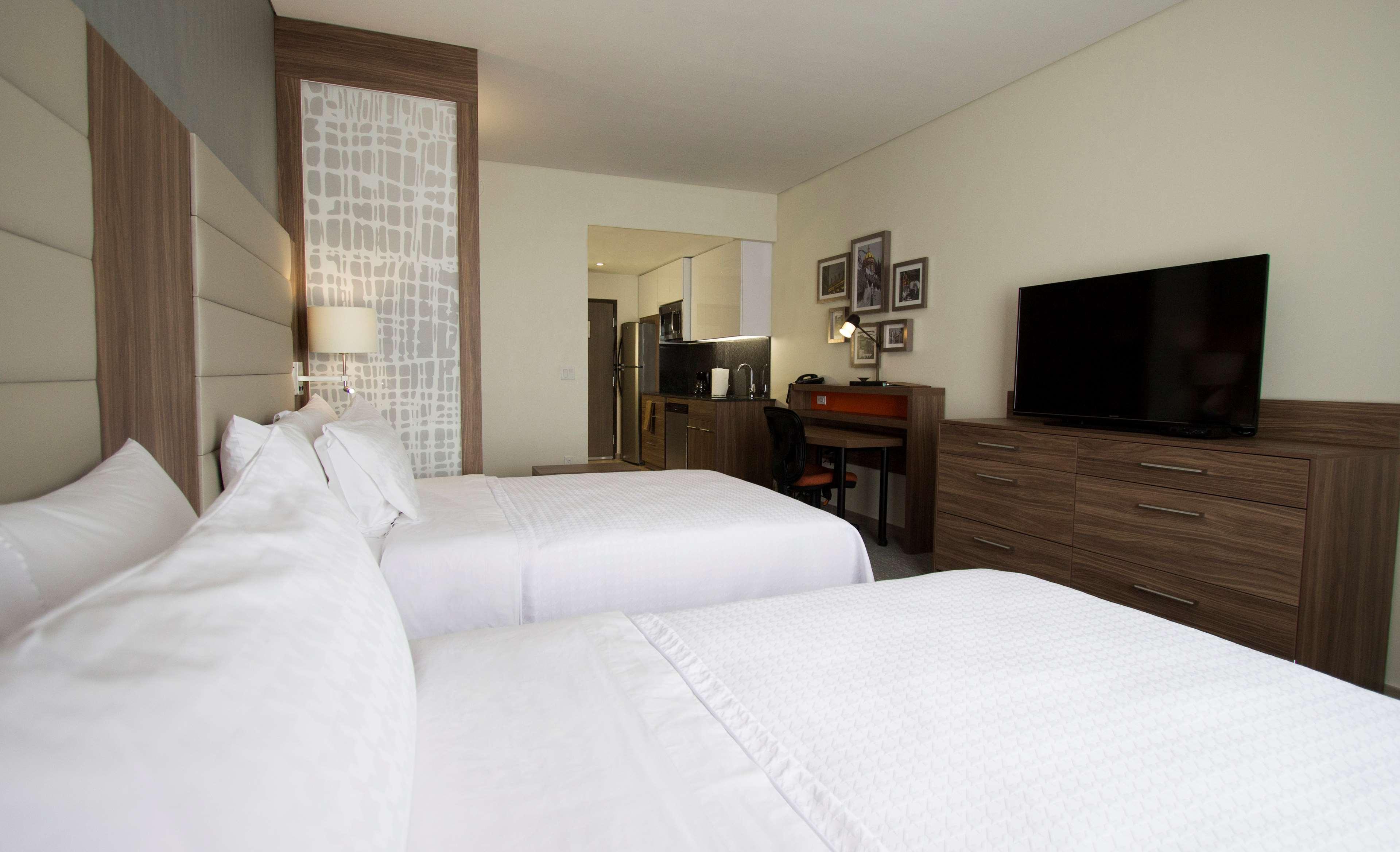 Fiesta Inn Suites Aeropuerto Del Bajio Silao Εξωτερικό φωτογραφία