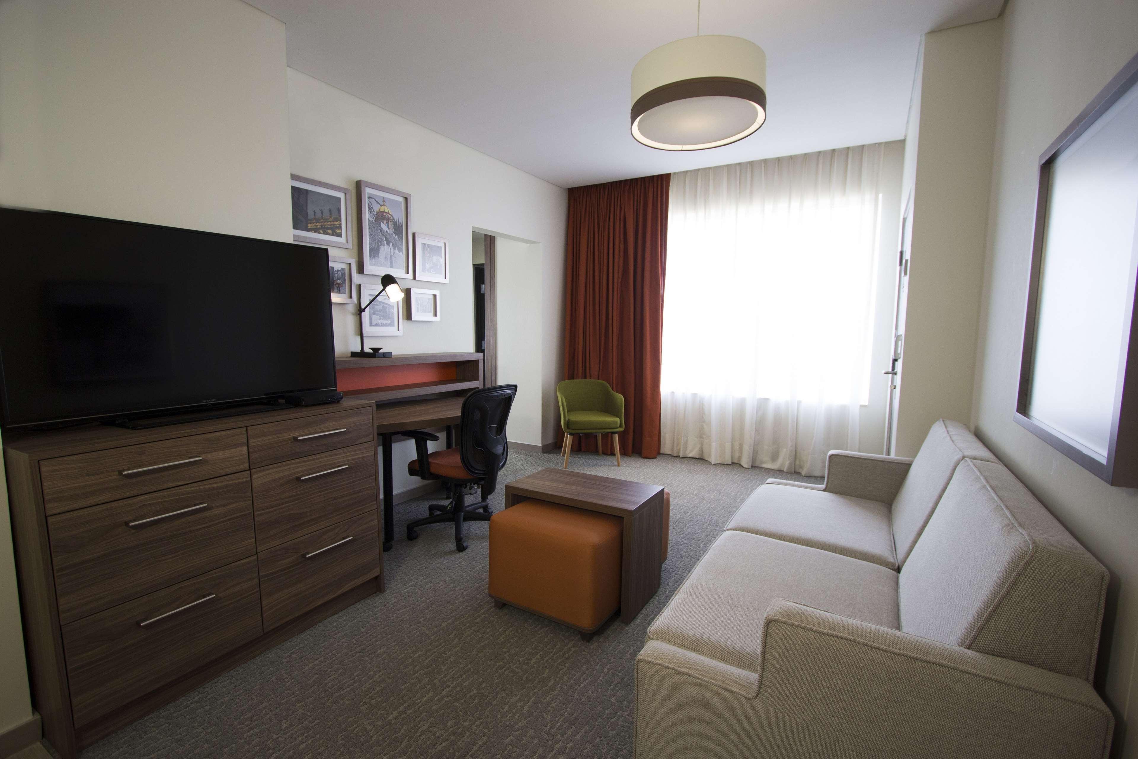 Fiesta Inn Suites Aeropuerto Del Bajio Silao Εξωτερικό φωτογραφία