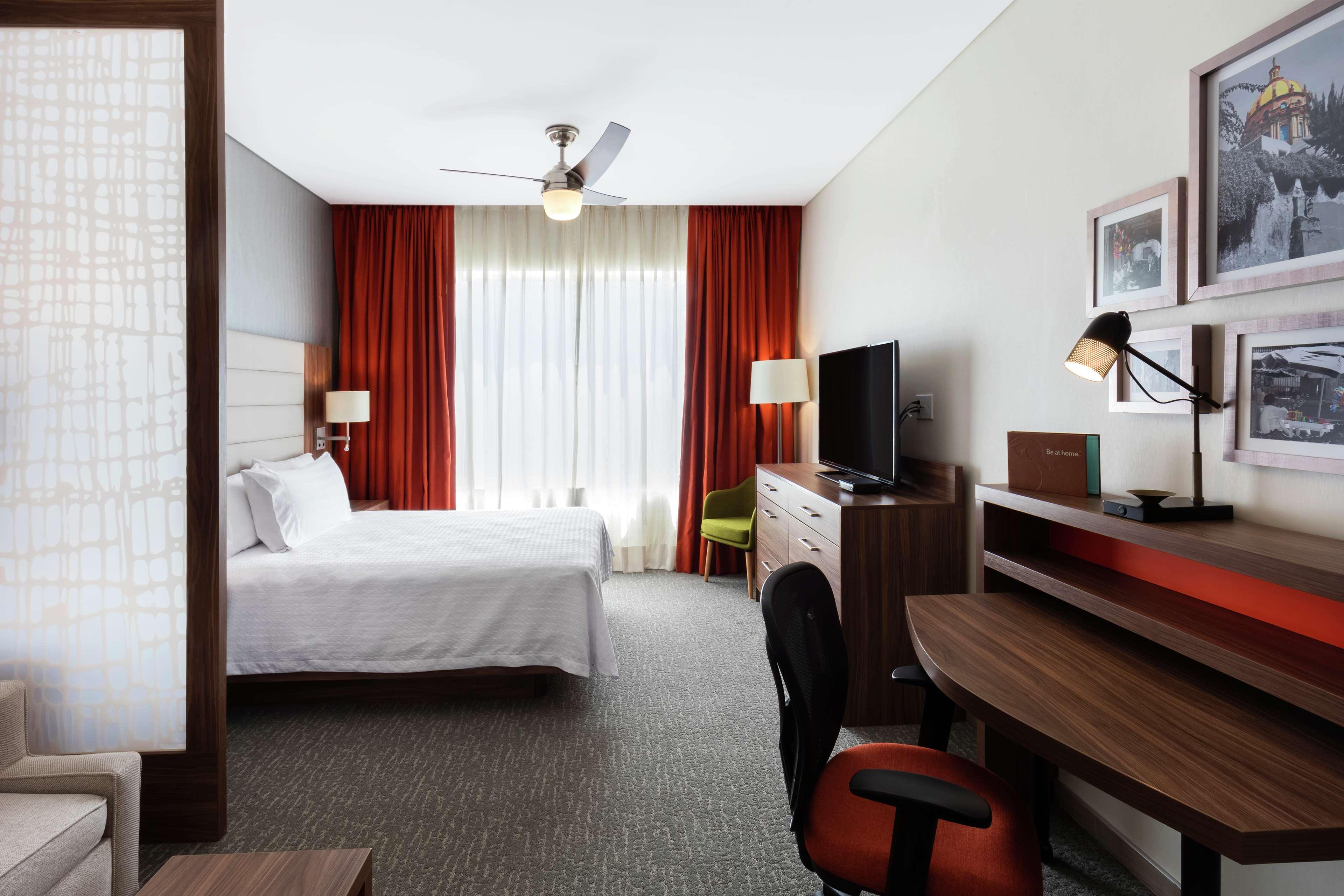 Fiesta Inn Suites Aeropuerto Del Bajio Silao Εξωτερικό φωτογραφία