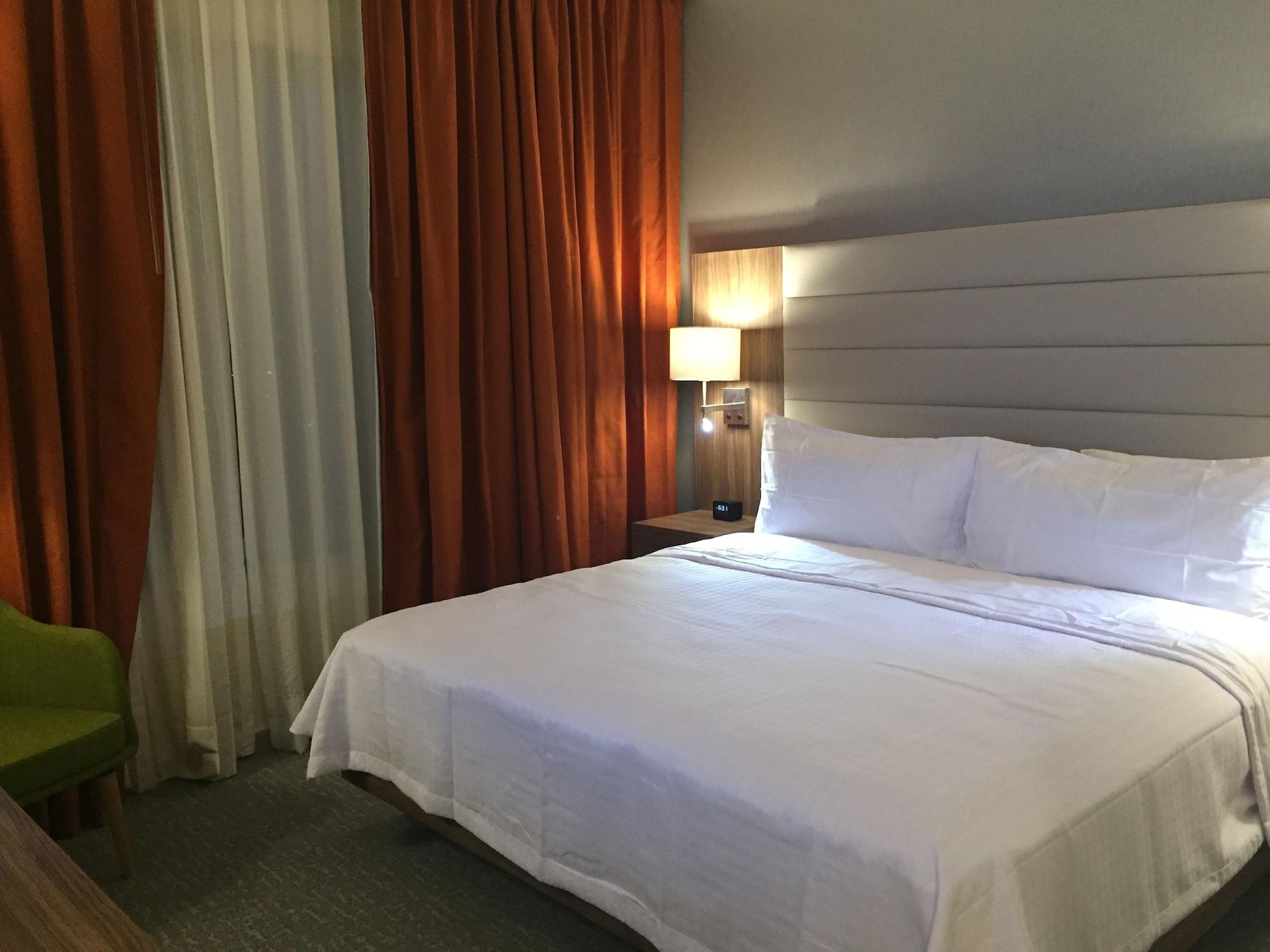 Fiesta Inn Suites Aeropuerto Del Bajio Silao Εξωτερικό φωτογραφία