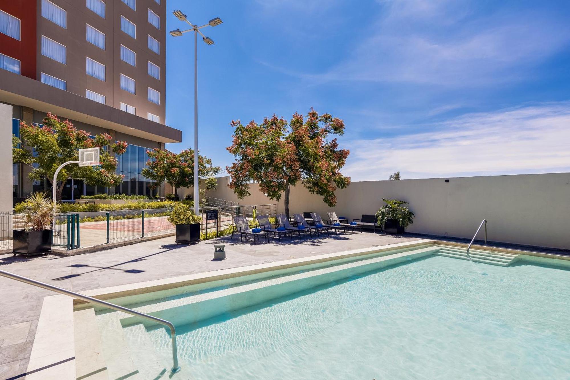 Fiesta Inn Suites Aeropuerto Del Bajio Silao Εξωτερικό φωτογραφία