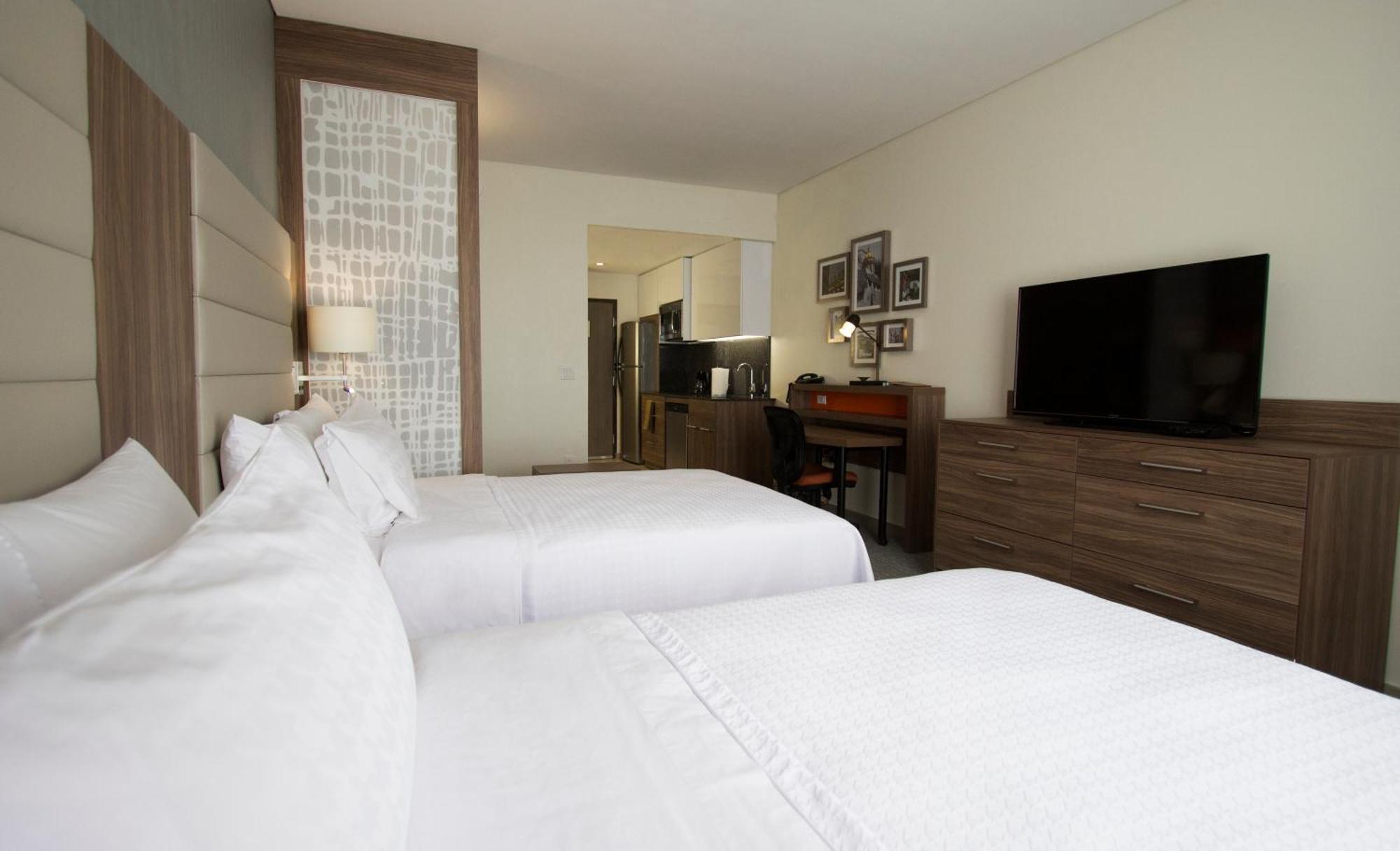 Fiesta Inn Suites Aeropuerto Del Bajio Silao Εξωτερικό φωτογραφία