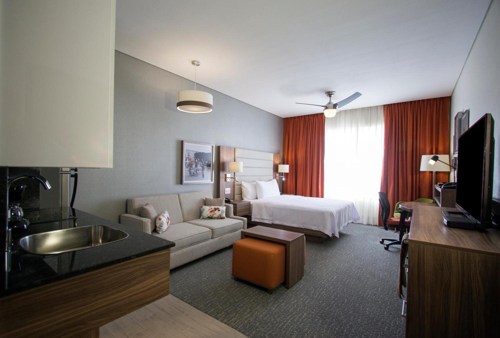 Fiesta Inn Suites Aeropuerto Del Bajio Silao Εξωτερικό φωτογραφία