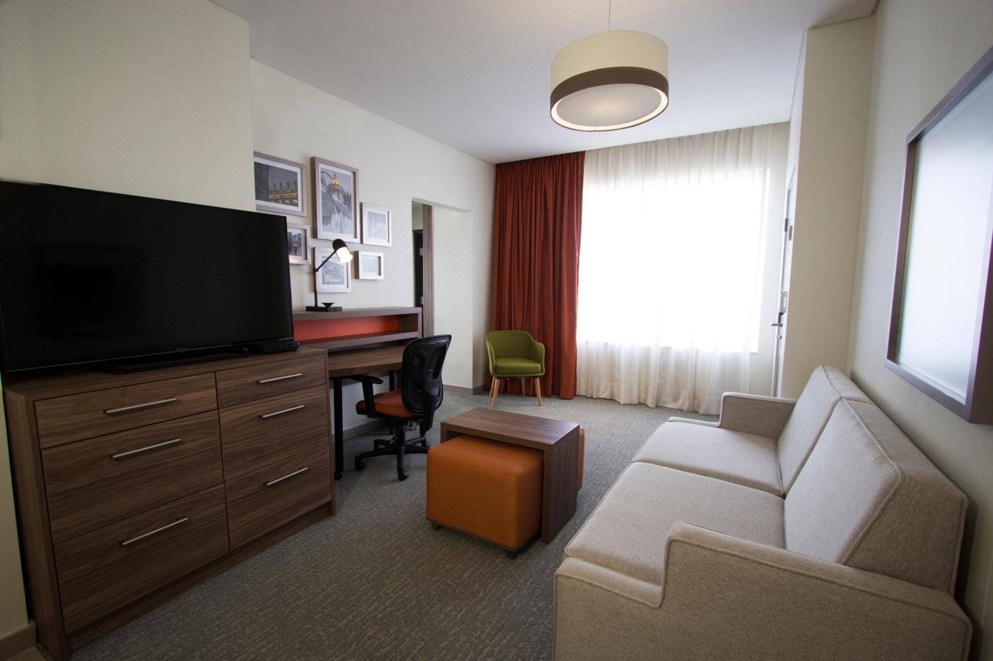 Fiesta Inn Suites Aeropuerto Del Bajio Silao Εξωτερικό φωτογραφία