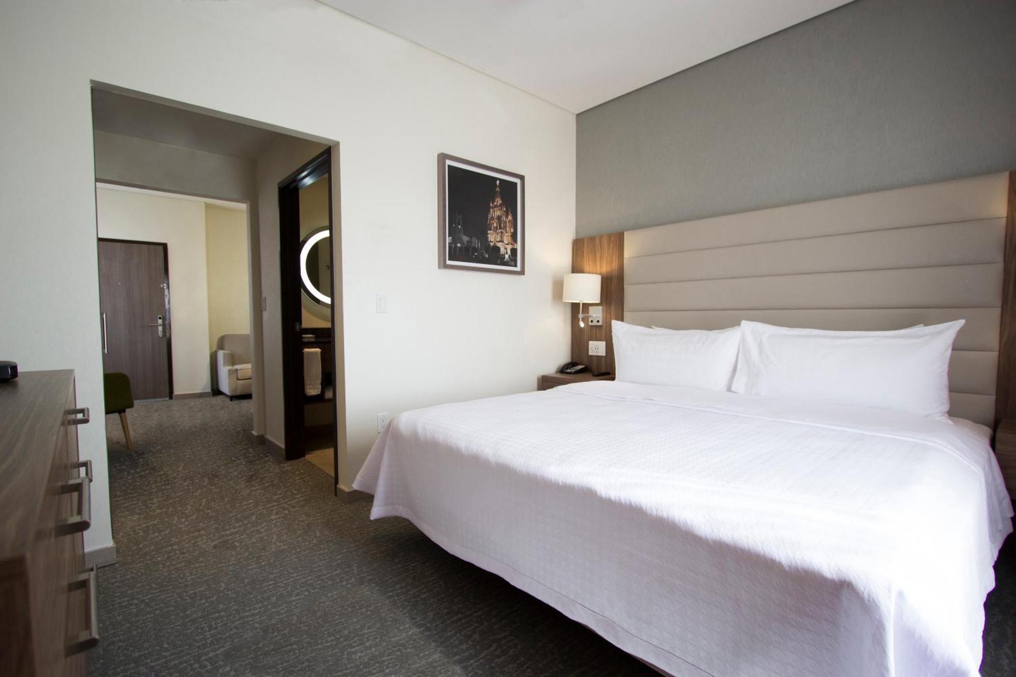 Fiesta Inn Suites Aeropuerto Del Bajio Silao Εξωτερικό φωτογραφία