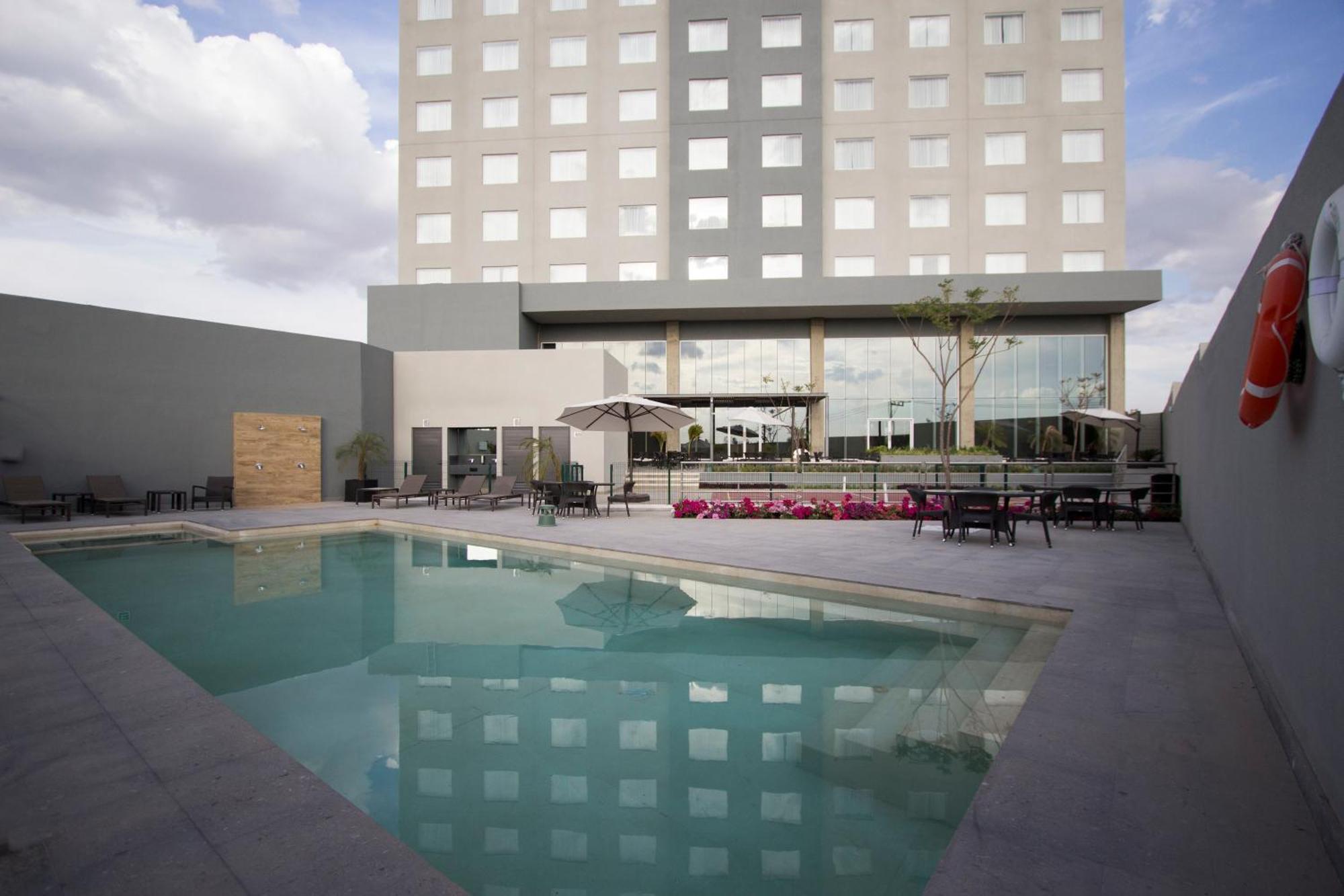Fiesta Inn Suites Aeropuerto Del Bajio Silao Εξωτερικό φωτογραφία