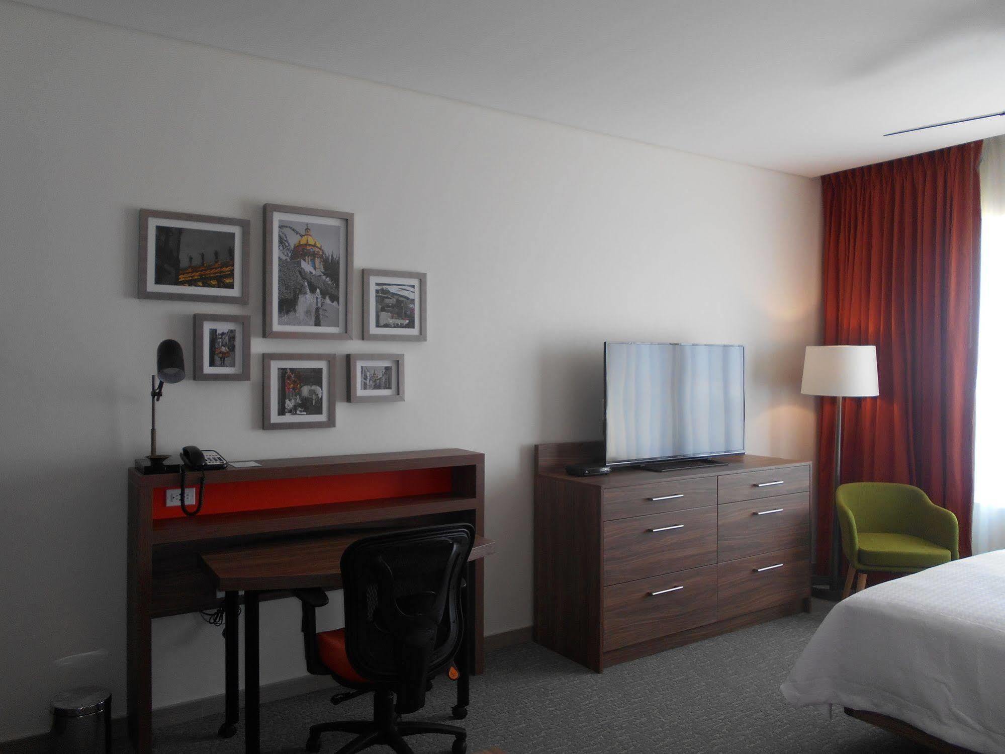 Fiesta Inn Suites Aeropuerto Del Bajio Silao Εξωτερικό φωτογραφία