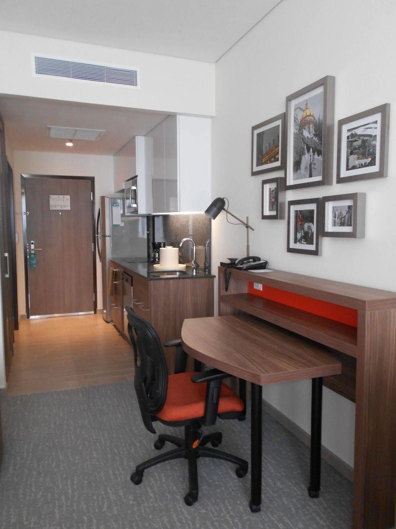 Fiesta Inn Suites Aeropuerto Del Bajio Silao Εξωτερικό φωτογραφία